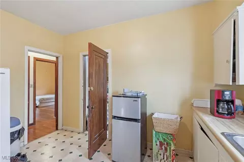 Entry Way - 2419 Carpenter Rd, Ashtabula, OH 44004 photo 3 of 4
