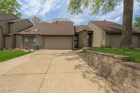 62 Starboard Cir #71, Akron, OH 44319