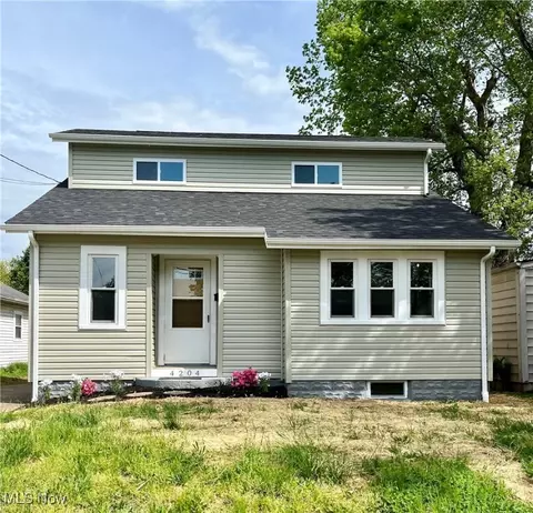 4204 7th Ave, Vienna, WV 26105