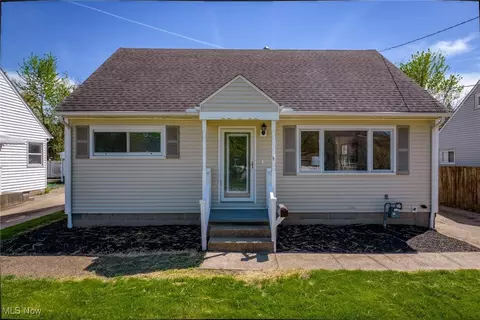 218 Lehigh Ave, Cuyahoga Falls, OH 44221