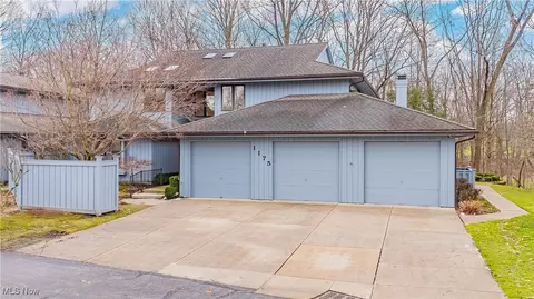1175 Inverness Ln, Stow, OH 44224