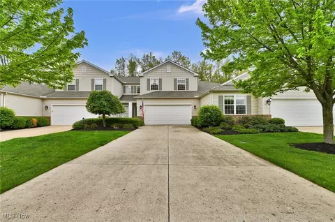 749 Lakeside Dr, Avon Lake, OH 44012