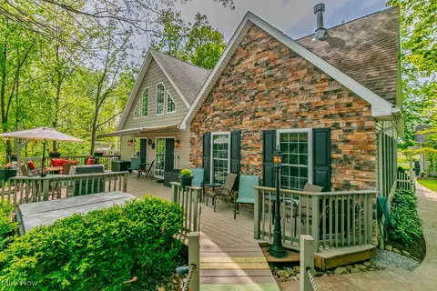 1055 Lode Star Dr, Roaming Shores, OH 44085