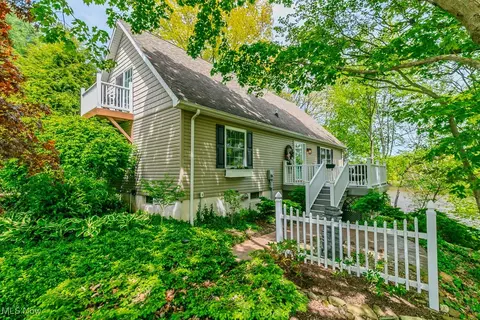 1055 Lode Star Dr, Roaming Shores, OH 44085 photo 2