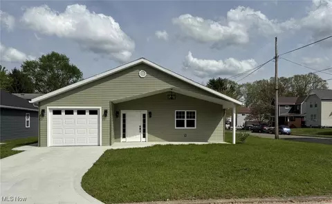 317 S Wallace St, Uhrichsville, OH 44683