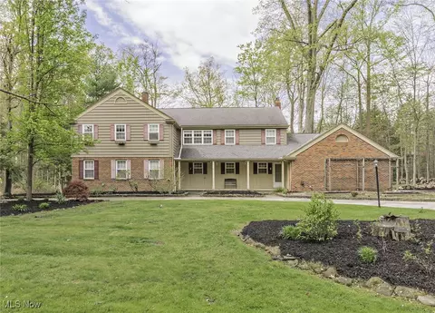 31720 Woodsdale Ln, Solon, OH 44139
