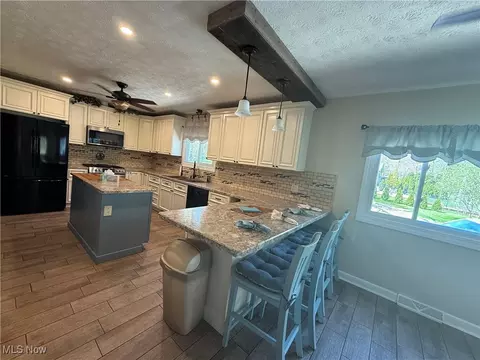 Kitchen - 1851 Bears Den Rd, Youngstown, OH 44511 photo 1 of 3