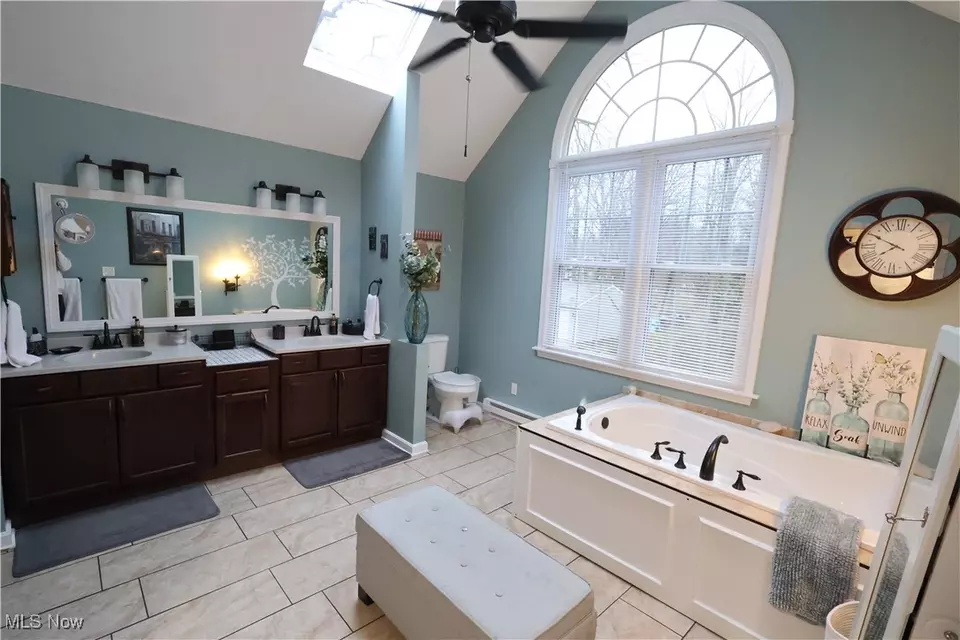 Bath - 1851 Bears Den Rd, Youngstown, OH 44511 photo 2 of 4