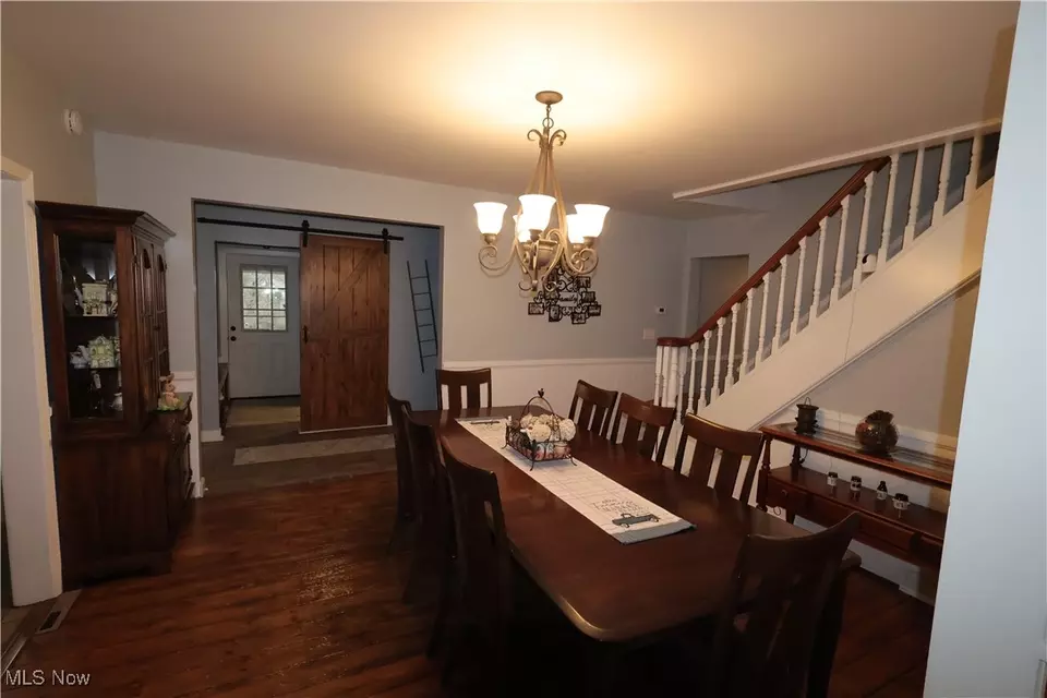 Entry Way - 1851 Bears Den Rd, Youngstown, OH 44511 photo 2 of 2