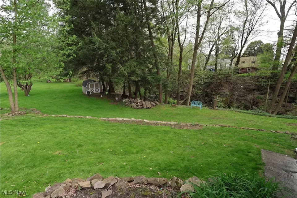 Exterior - 1851 Bears Den Rd, Youngstown, OH 44511 photo 7 of 10