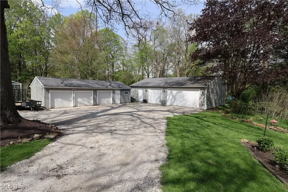 Exterior - 1851 Bears Den Rd, Youngstown, OH 44511 photo 5 of 10