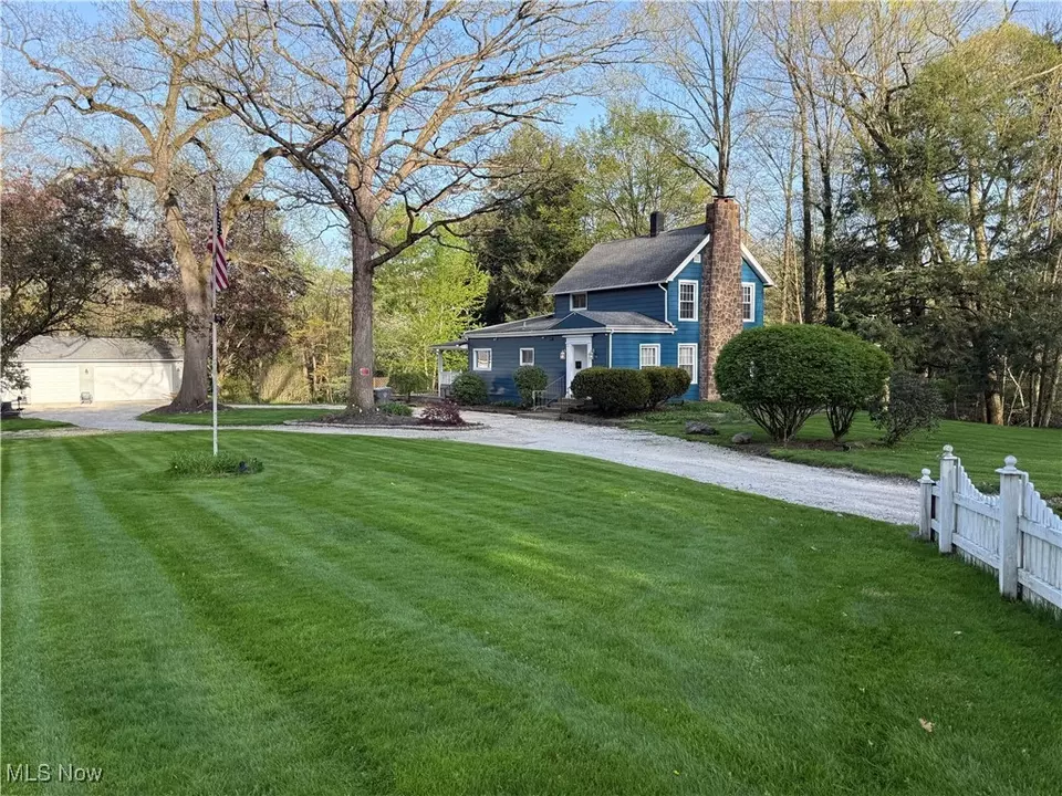 Exterior - 1851 Bears Den Rd, Youngstown, OH 44511 photo 3 of 10