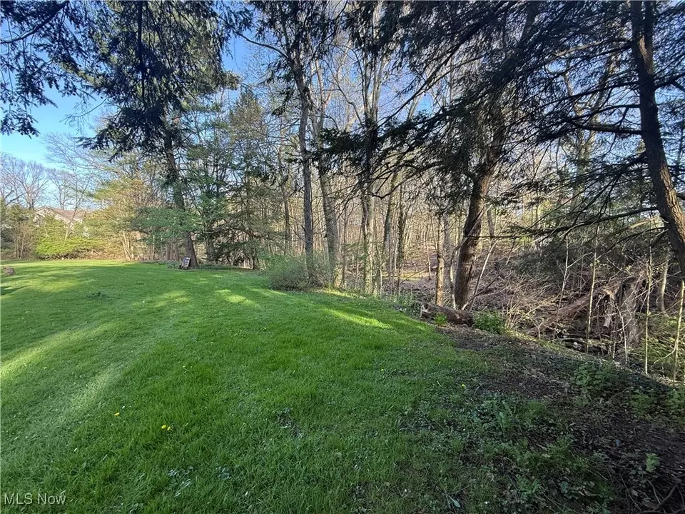 Exterior - 1851 Bears Den Rd, Youngstown, OH 44511 photo 9 of 10