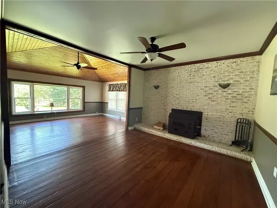 Living - 1851 Bears Den Rd, Youngstown, OH 44511 photo 4 of 6