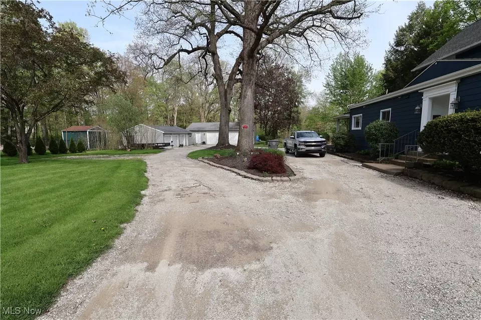 Exterior - 1851 Bears Den Rd, Youngstown, OH 44511 photo 4 of 10