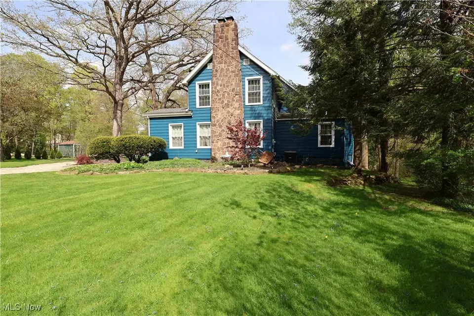 Exterior - 1851 Bears Den Rd, Youngstown, OH 44511 photo 2 of 10