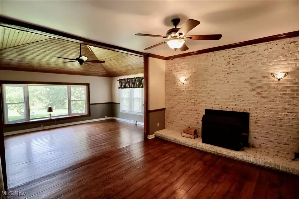 Living - 1851 Bears Den Rd, Youngstown, OH 44511 photo 6 of 6