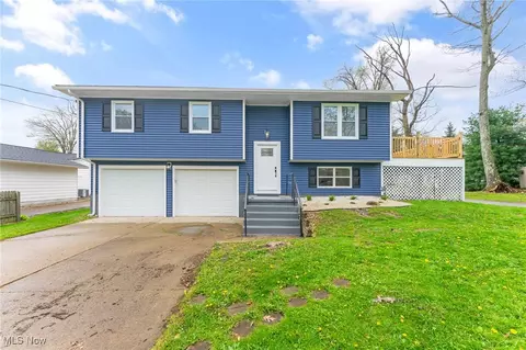 977 Chrysann Dr, Girard, OH 44420