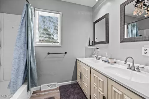 Bath - 6234 Elyria Ave, Elyria, OH 44035 photo 2 of 3