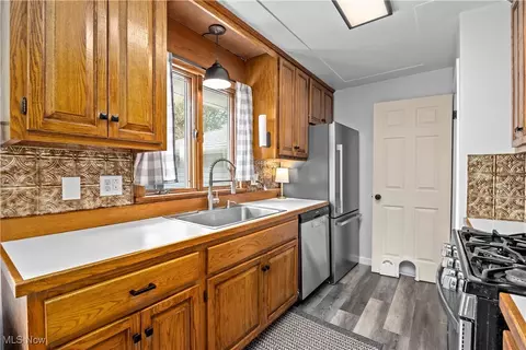 Kitchen - 6234 Elyria Ave, Elyria, OH 44035 photo 3 of 5