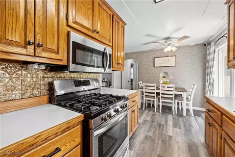 Kitchen - 6234 Elyria Ave, Elyria, OH 44035 photo 4 of 5