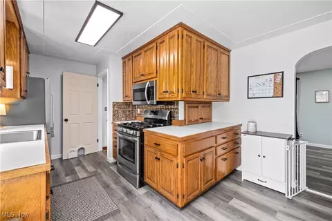 Kitchen - 6234 Elyria Ave, Elyria, OH 44035 photo 2 of 5
