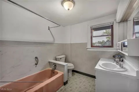Bath - 72 E Dartmore Ave, Akron, OH 44301 photo 3 of 3