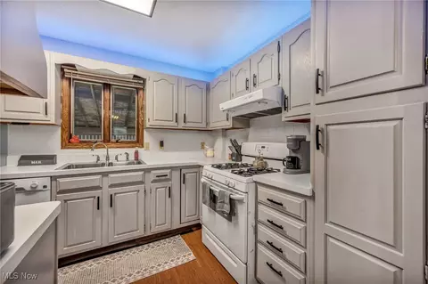 Kitchen - 72 E Dartmore Ave, Akron, OH 44301 photo 1 of 4