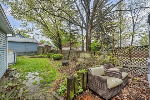 Exterior - 72 E Dartmore Ave, Akron, OH 44301 photo 6 of 12