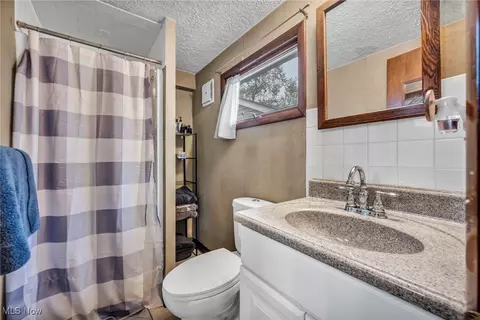 Bath - 72 E Dartmore Ave, Akron, OH 44301 photo 1 of 3