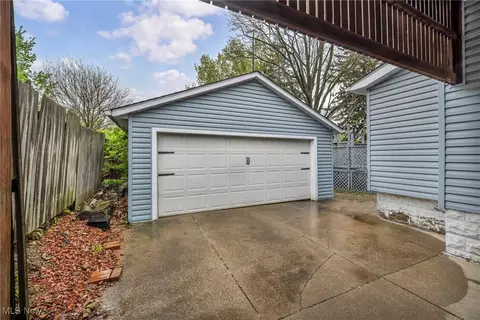 Exterior - 72 E Dartmore Ave, Akron, OH 44301 photo 4 of 12
