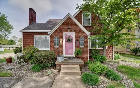283 Everhard Rd SW, North Canton, OH 44709