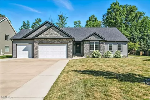 106 Flora Ct SE, Warren, OH 44484