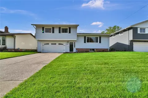 3141 Hetzel Dr, Parma, OH 44134