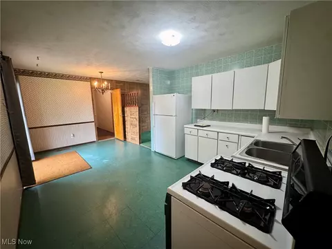 Kitchen - 4174 Sabin Dr, Rootstown, OH 44272 photo 1 of 2