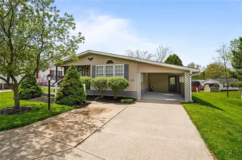 157 Oaktree Ln, Hiram, OH 44234
