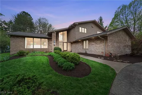 26460 Hendon Rd, Beachwood, OH 44122