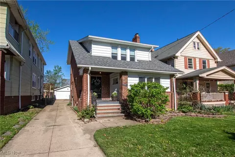 2204 Wascana Ave, Lakewood, OH 44107