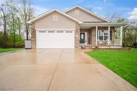 10304 Herrington Dr, Aurora, OH 44202
