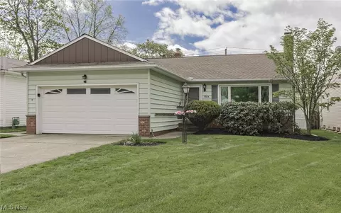4804 Fairlawn Rd, Lyndhurst, OH 44124