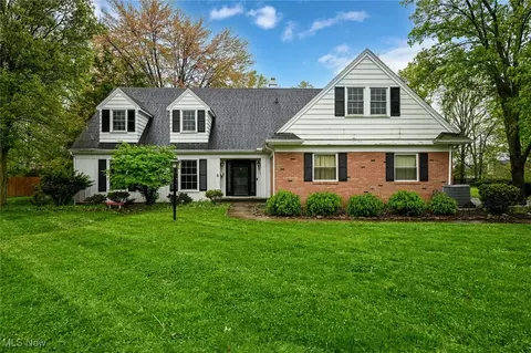 5233 S Park Dr, Lorain, OH 44053