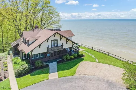 27600 N Wind Dr, Euclid, OH 44132