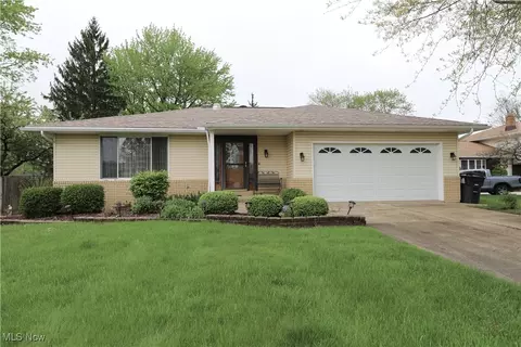 4729 White Oaks Dr, Brunswick, OH 44212