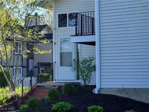 8970 Portage Pointe Dr #7-E, Streetsboro, OH 44241