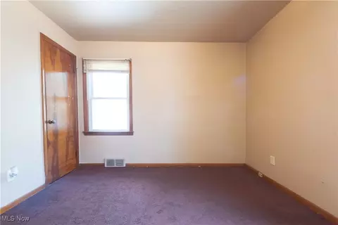 665 Babbitt Rd, Euclid, OH 44123 photo 4