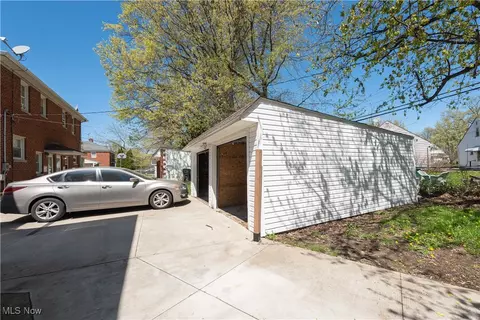 665 Babbitt Rd, Euclid, OH 44123 photo 16