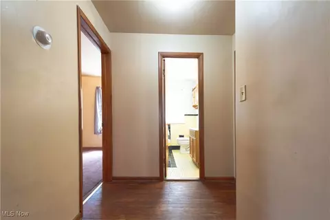 665 Babbitt Rd, Euclid, OH 44123 photo 5
