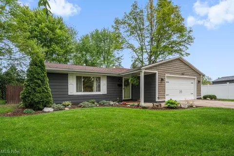 909 Salem Dr, Huron, OH 44839 photo 3