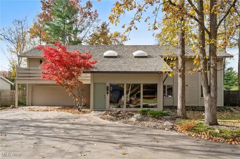 10830 Gate Post Rd, Strongsville, OH 44149