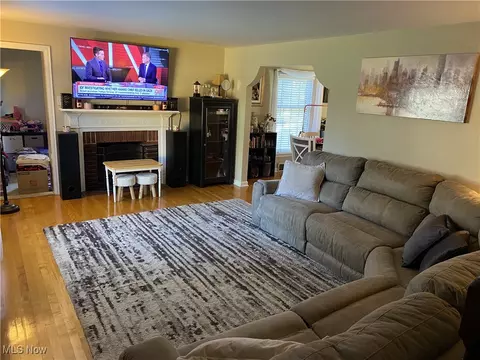Living - 141 N Cadillac Dr, Boardman, OH 44512 photo 2 of 2